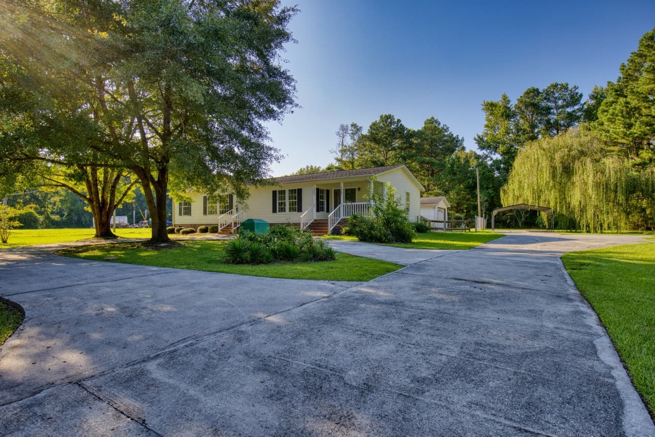 15484 NC-210, Rocky Point, NC 28457 - 3 bedroom home listed by Dylan Fowler